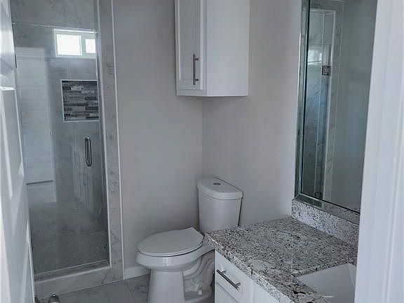 5th image of 1018 Woodson Ave #2