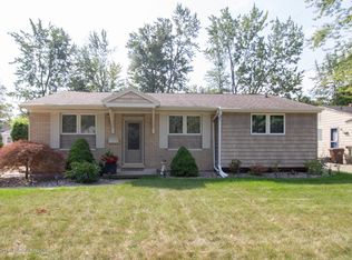 2033 Holly Way, Lansing, MI 48910