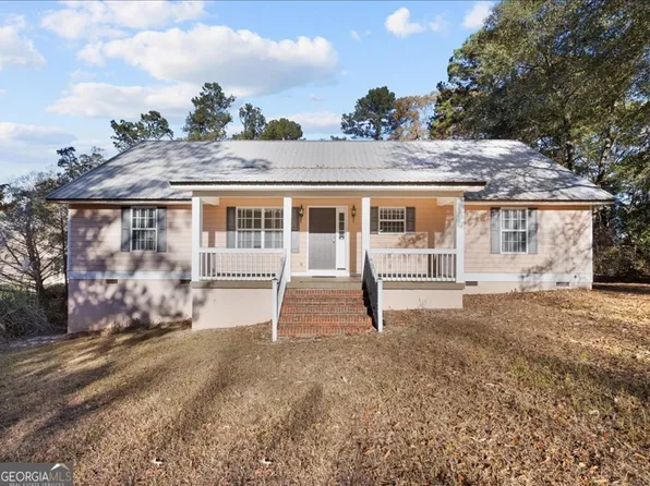 221 Sunset Point Rd, Fort Gaines, GA 39851