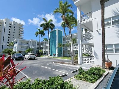 419 Golden Isles Dr APT 105, Hallandale Beach, FL, 33009