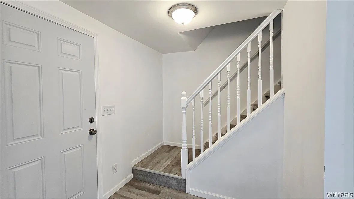 3 bed, 1.5 bath, 1318 sqft, $1,800 — Photo 3