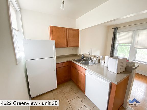 3rd image of 4518-22 N Greenview Ave #4518-3A