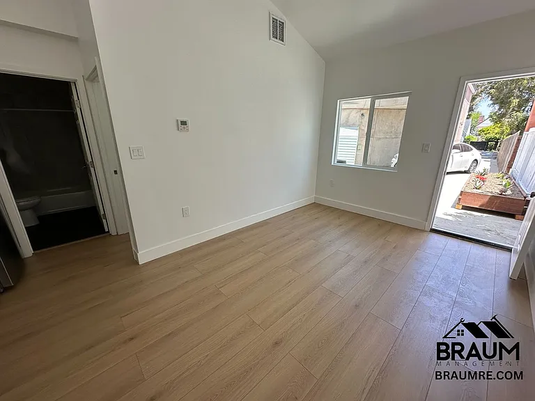 1109-11 S La Peer Dr — Photo 14