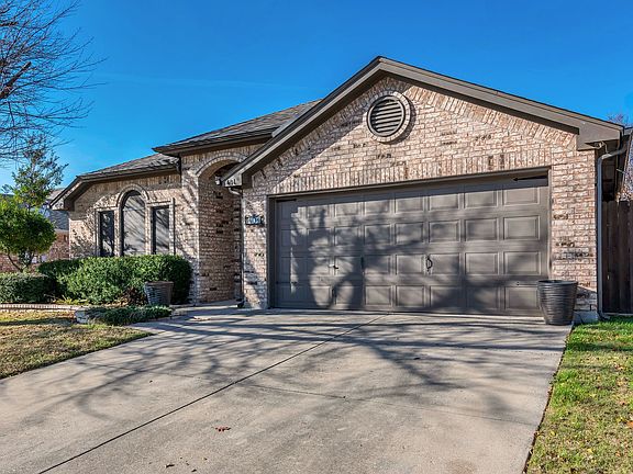 2nd image of 401 Vista Way Dr