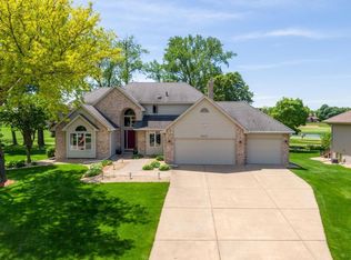 3833 Dunbar Ct, Minneapolis, MN 55443