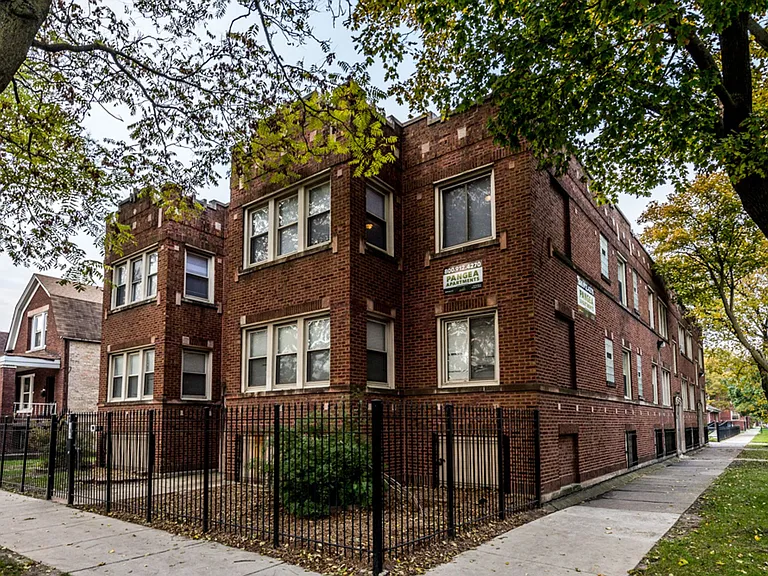 5800-04 S Artesian Ave — Photo 11