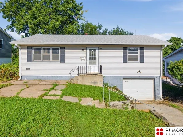 4906 N 61st St, Omaha, NE 68104