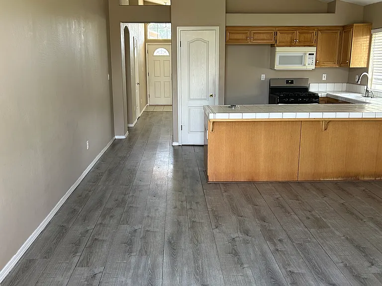 Millikan Way — Photo 4