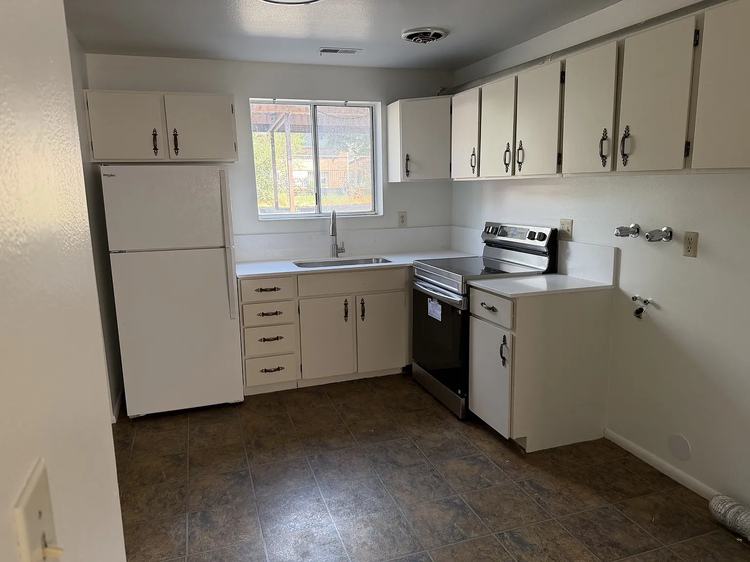 2 bed, 800 sqft, $1,225 — Photo 3