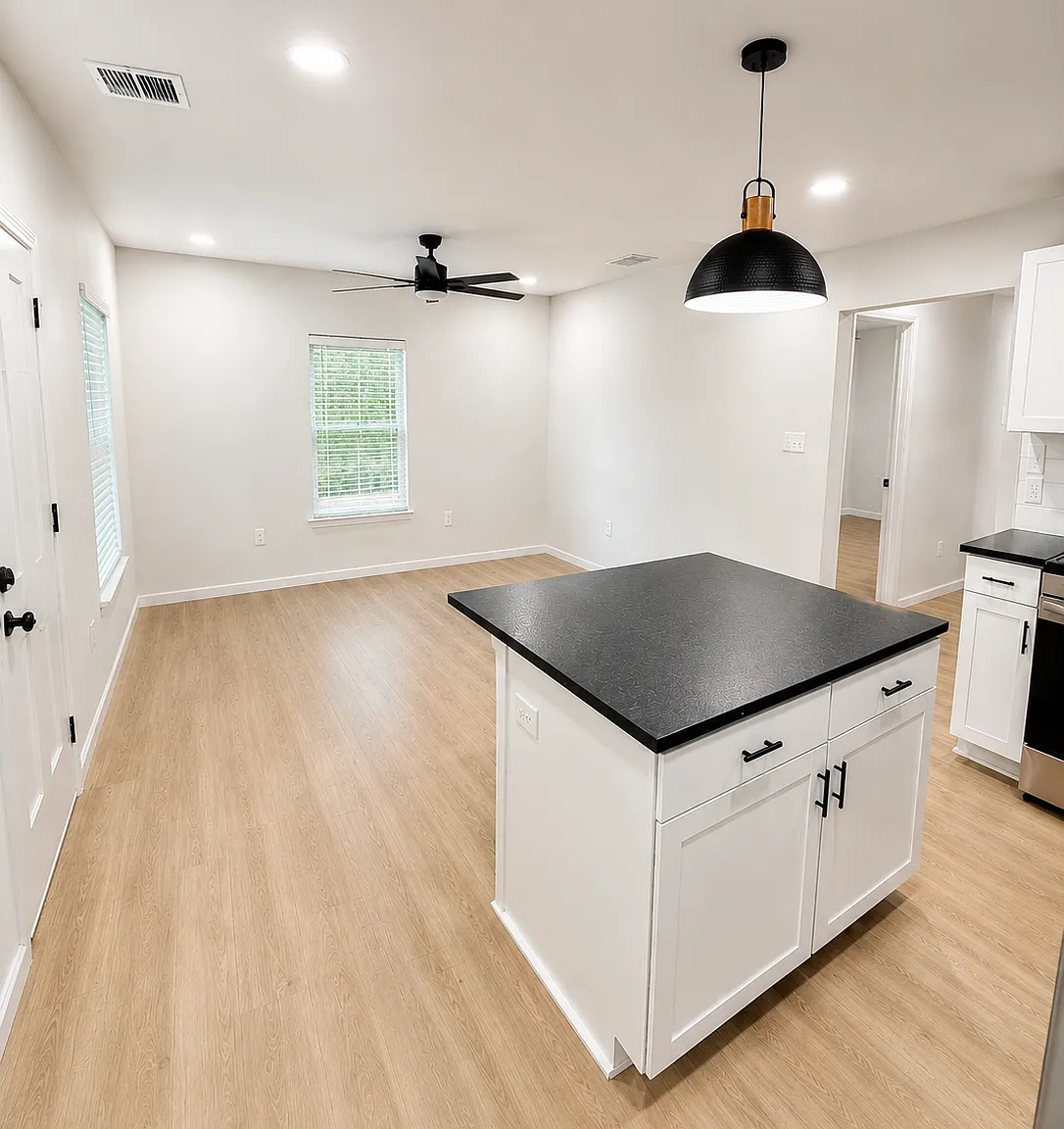 2 bed, 830 sqft, $1,495 — Photo 3