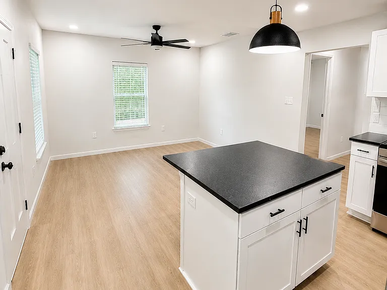 1409 N Englewood Ave #1409 — Photo 3