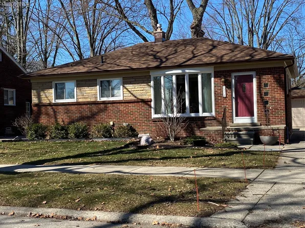 2279 Dunstable Rd, Birmingham, MI 48009