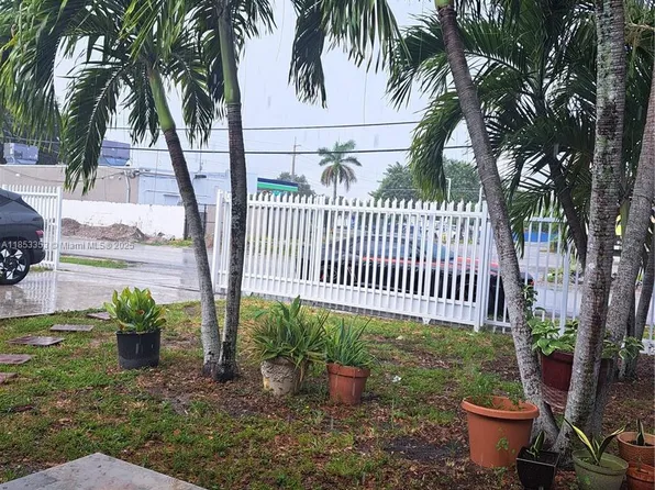 3900 SW 30th St, West Park, FL 33023