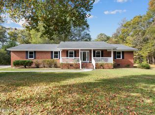 879 Parkertown Rd, Hubert, NC 28539