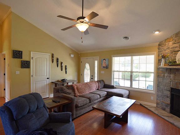 3rd image of 5543 Meadow Wells Dr