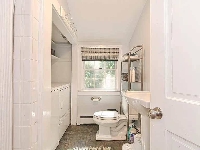 8 Donald Rd — Photo 5
