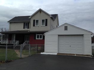 531 Edgar St, Throop, PA 18512
