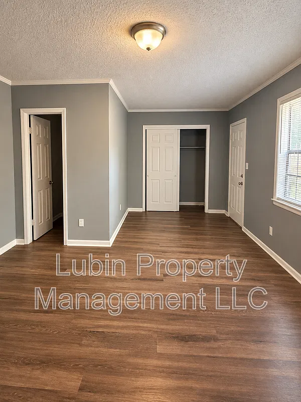3 bed, 2.0 bath, 1100 sqft, $1,200 — Photo 2