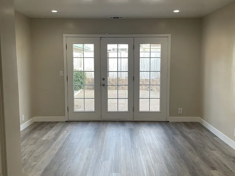 501 Marbella Ln — Photo 3