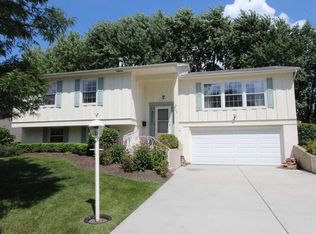 220 Hobble Bush Dr, Lake Zurich, IL 60047