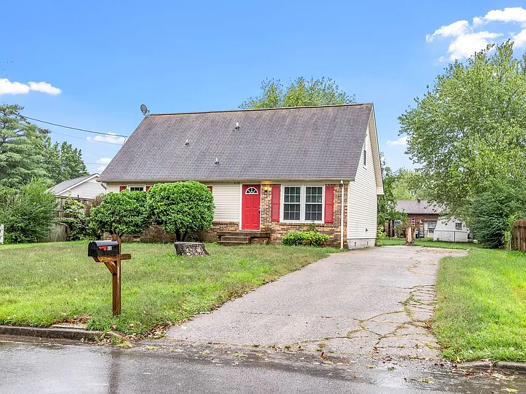 410 Appleton Dr — Photo 3