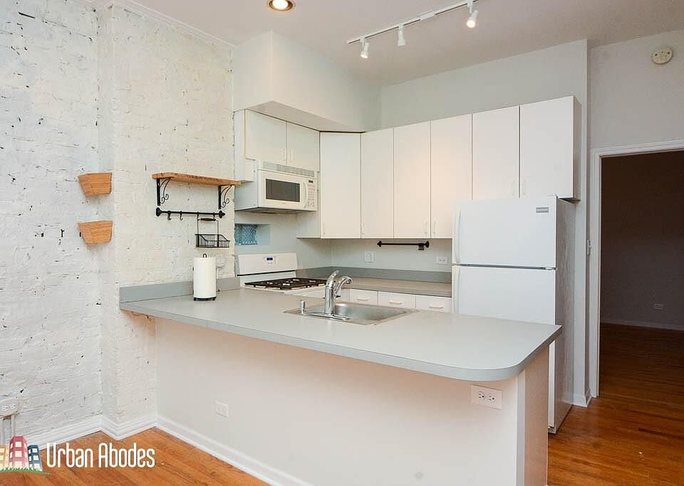 1st image of 1129 N Winchester Ave #Ch1m
