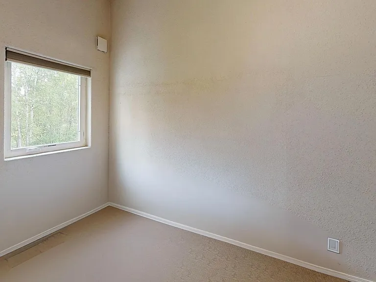 2494 Schutzen St — Photo 11