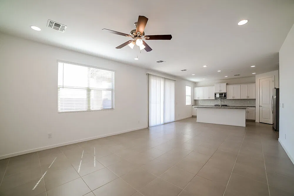 5 bed, 3.0 bath, 2377 sqft, $3,870 — Photo 4