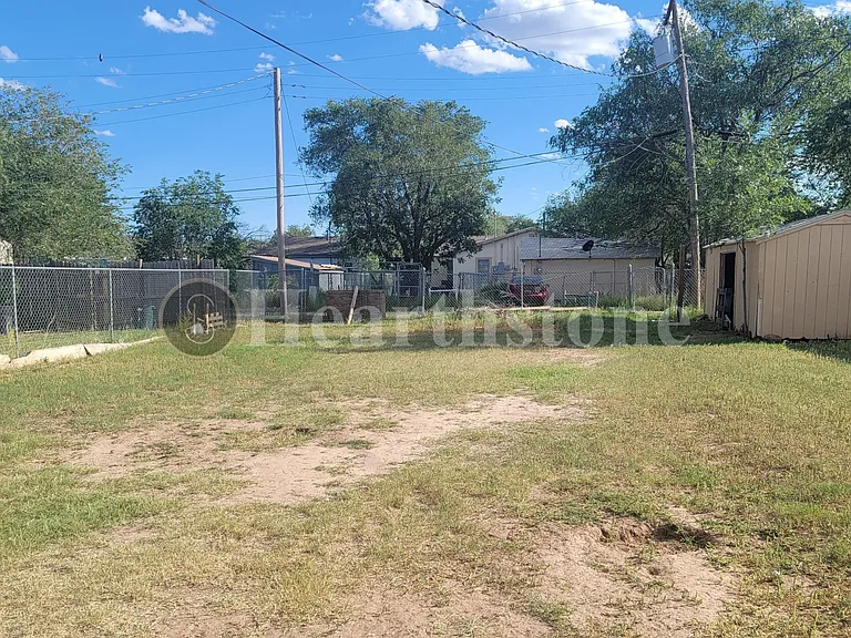1012 E Brazos St — Photo 3