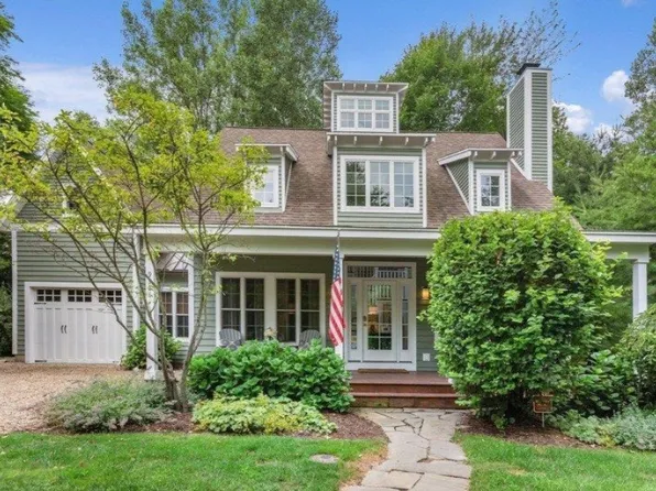 9986 Cottage Ln, Union Pier, MI 49129