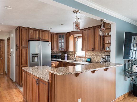 4th image of 252 Broadmeadow Dr