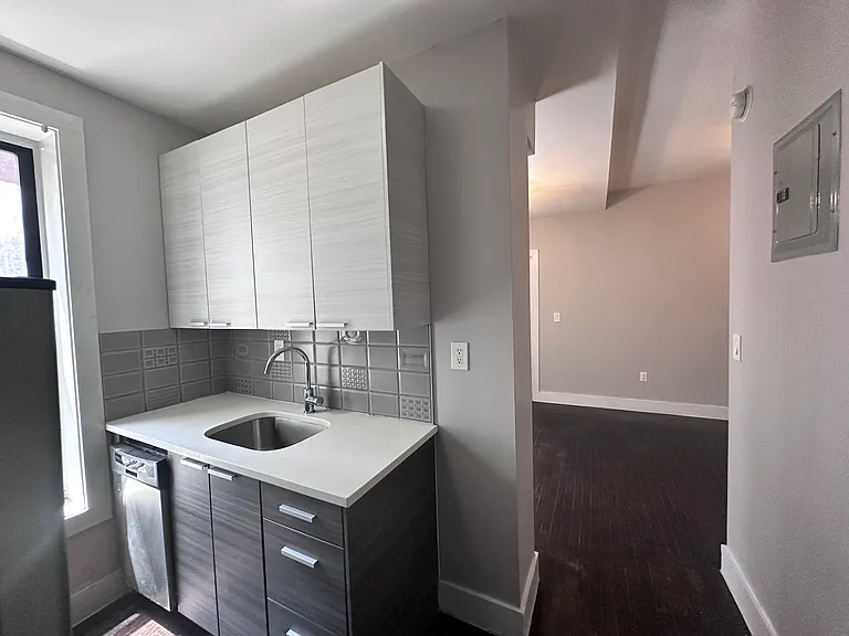 612 W 182nd St #5 — Photo 2