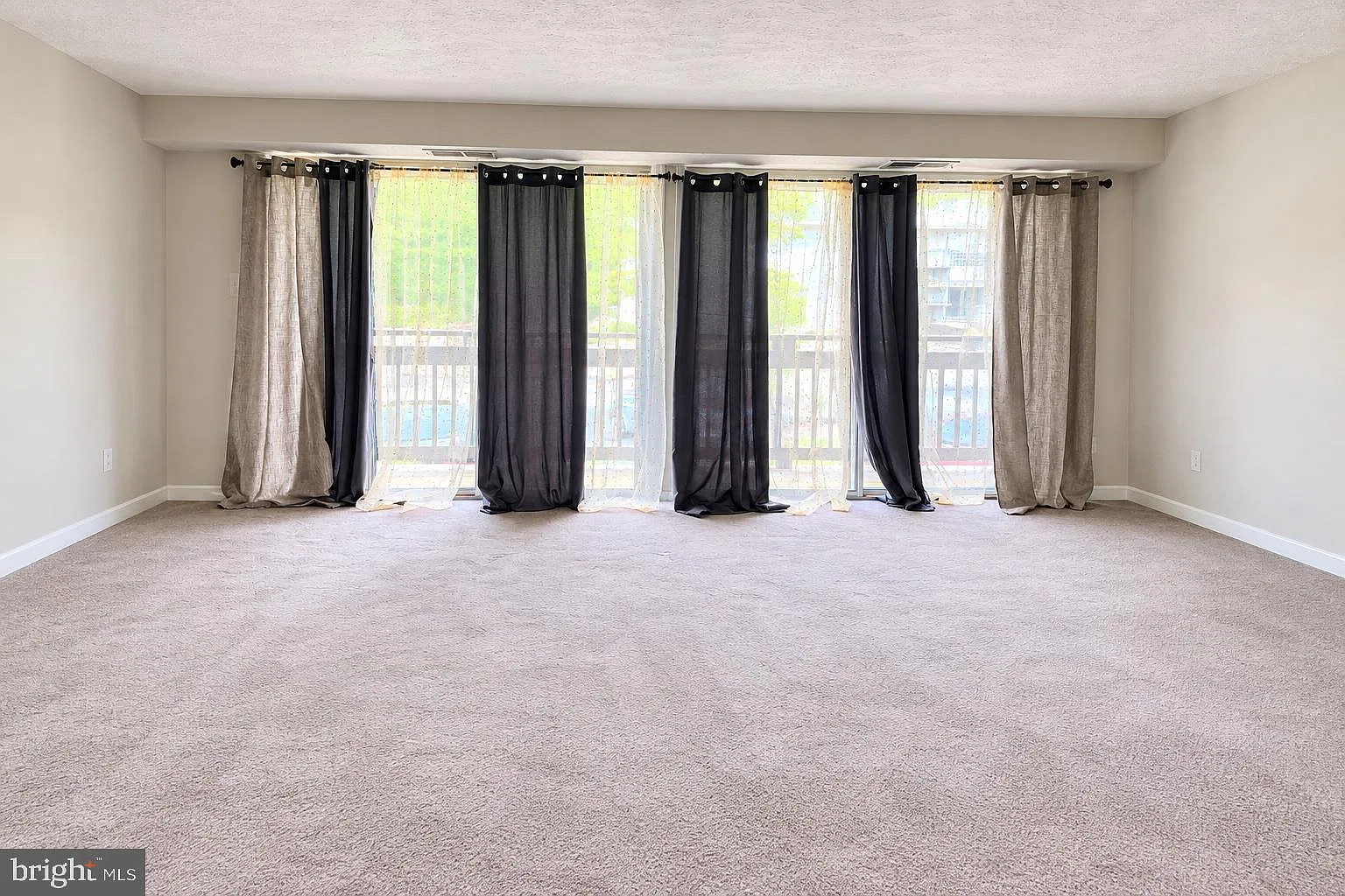 2 bed, 1011 sqft, $2,100 — Photo 3