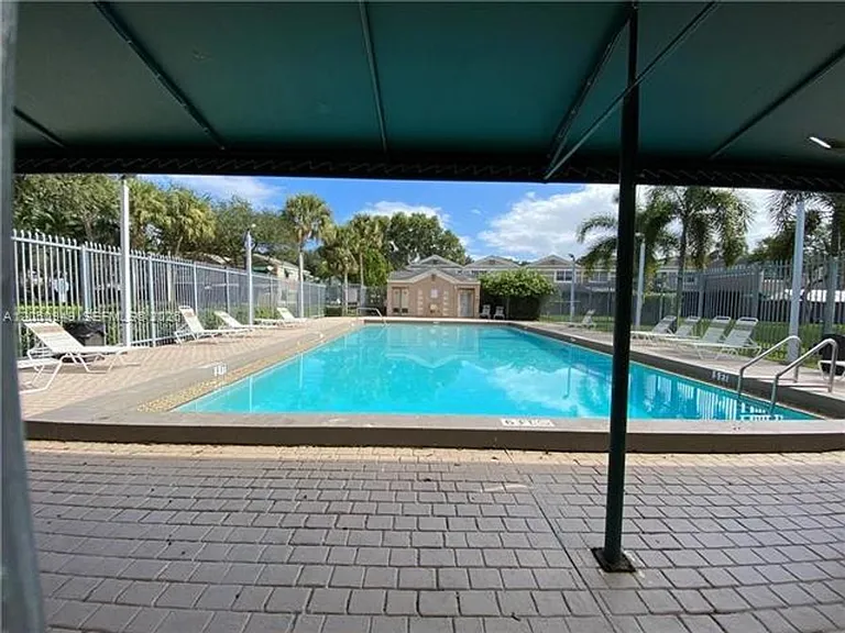12370 SW 52nd Pl #Townhouse 12370 — Photo 38