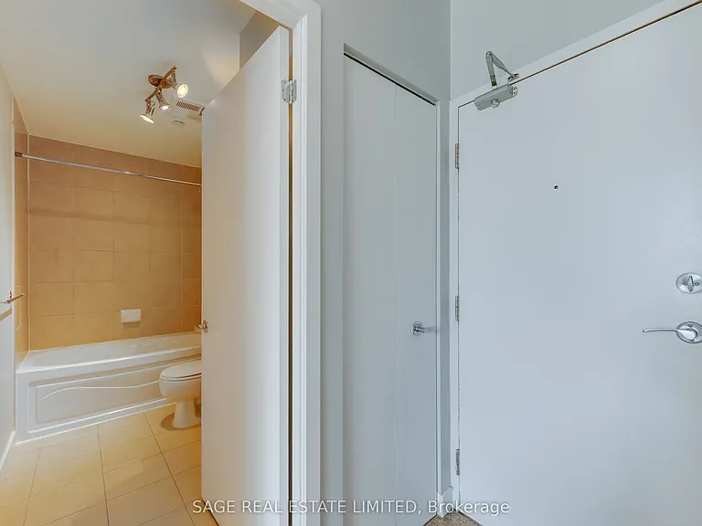 373 Front St W #208 — Photo 4