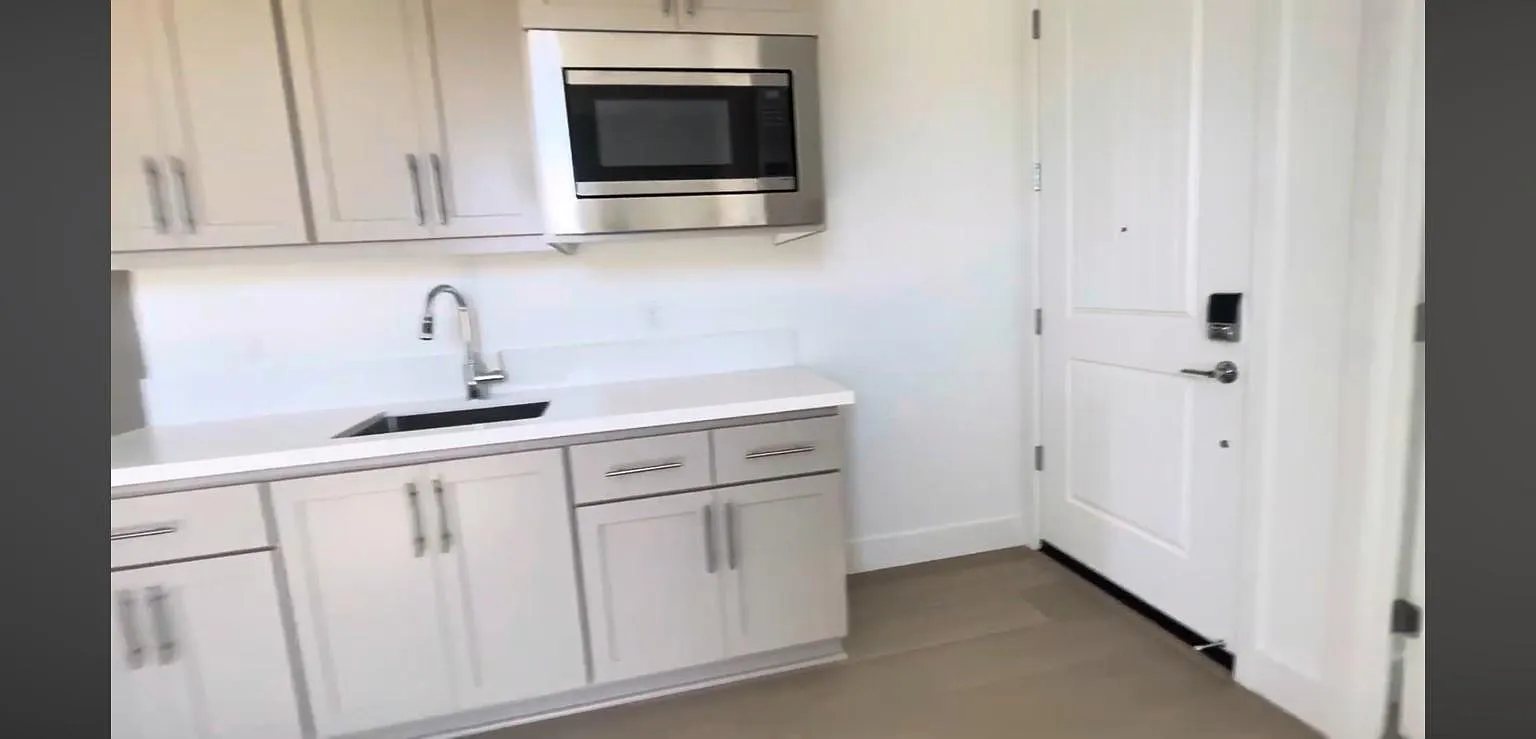 1 bed, 400 sqft, $1,650 — Photo 3
