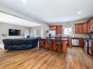 195 Howard Ave, Copiague, NY 11726
