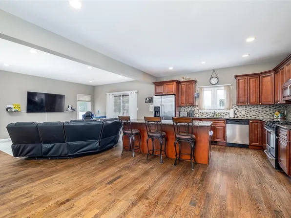 195 Howard Avenue, Copiague, NY 11726