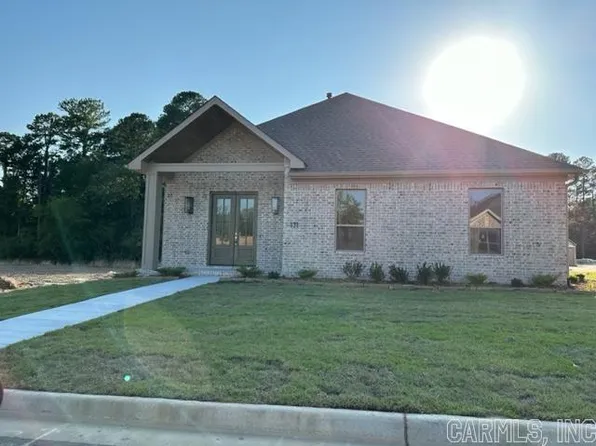 131 Woodlands Park Dr, Little Rock, AR 72211