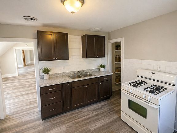 5th image of 811 Park St SW #813