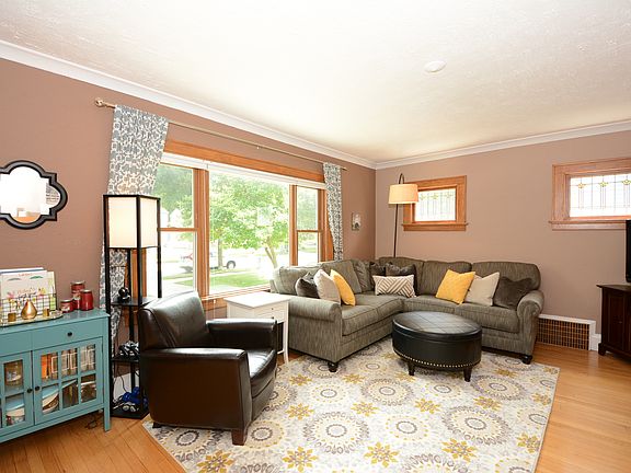 3rd image of 5951 N Kent Ave