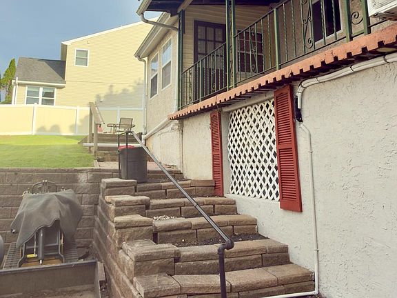 5th image of 422 W 6th Ave