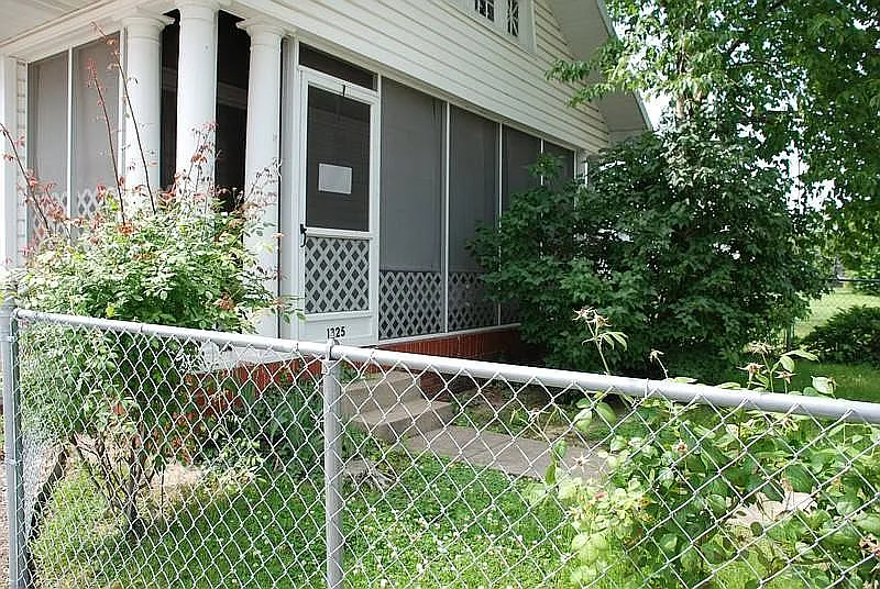 1325 S Grand Ave photo 1