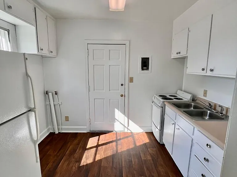 308 Elmhurst Rd — Photo 5