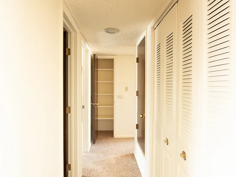 Glenwood Court Village — Photo 6