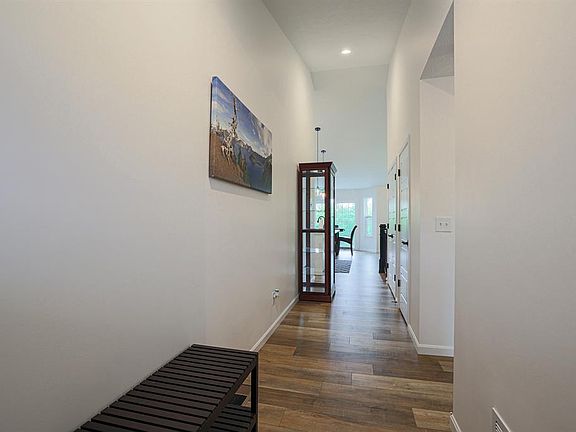 4th image of 1244 Redbud Cir