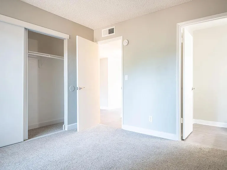 Sierra Square — Photo 16