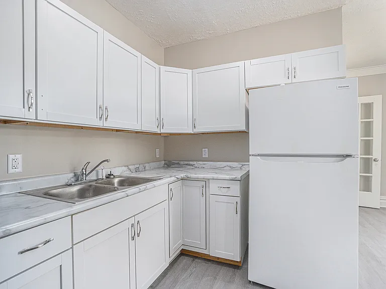 258 Capital Ave NE #3 — Photo 2