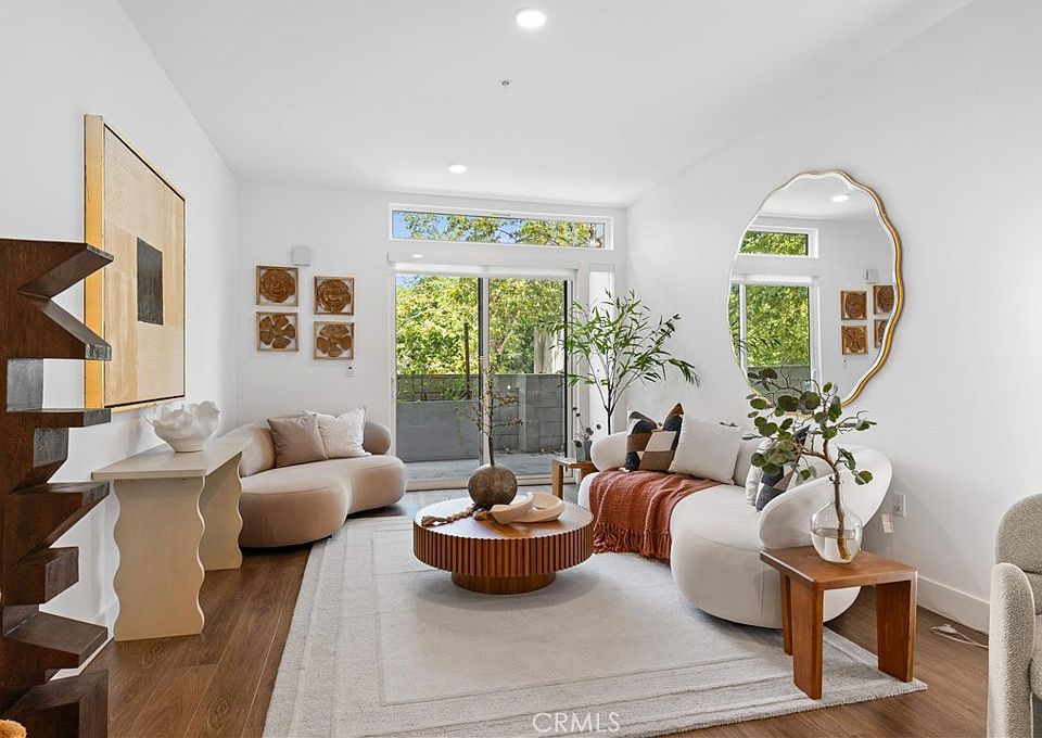 1st image of 218 N El Molino Ave #207