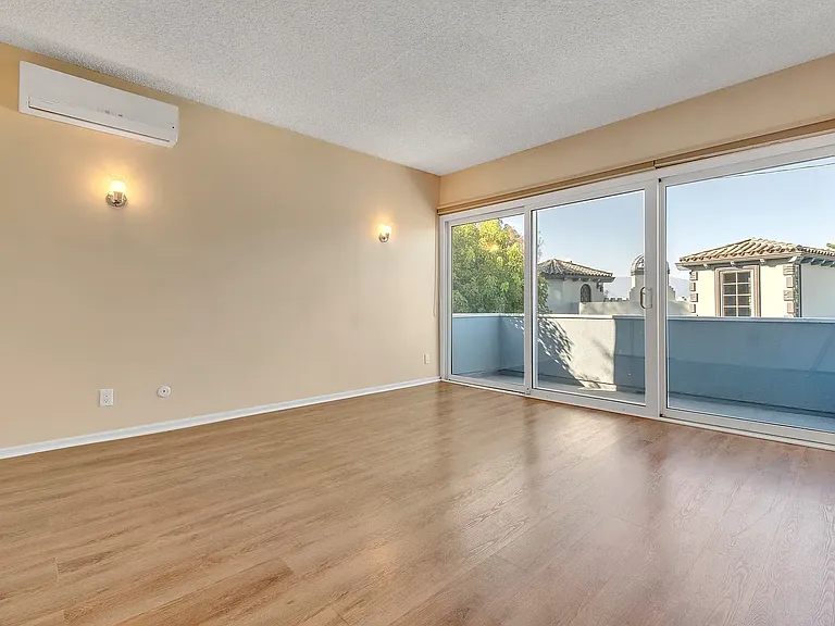 2307 Silver Ridge Ave — Photo 15